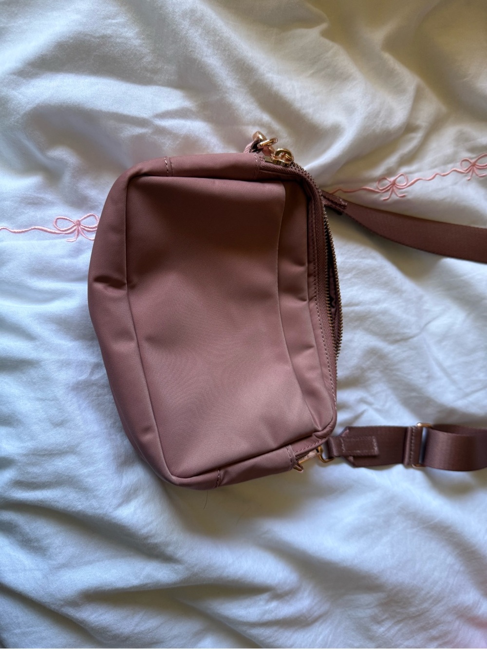 lululemon athletica Mauve Crossbody Bag with Rose Gold Hardware - Picture 2 of 4
